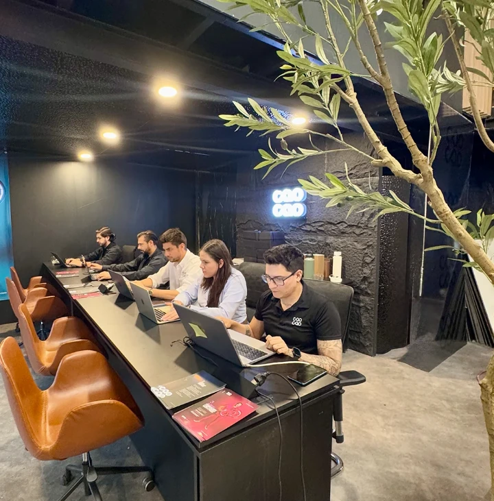 Equipo Cao Cao trabajando