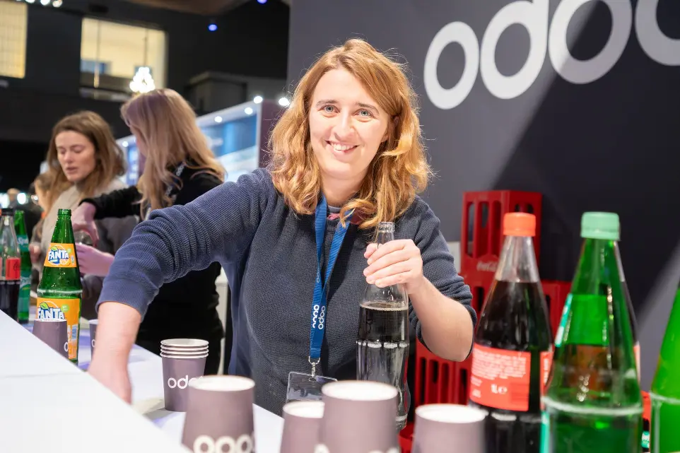 Employee serving a soft drink during the event
